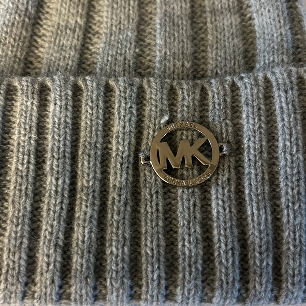 Michel Kors grey beanie 100% acrylic NWOT - Picture 2 of 4